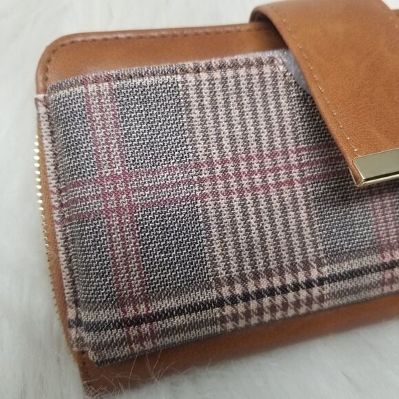 Brown Plaid Wristlet/Clutch Boutique Wallet. - Picture 14 of 16
